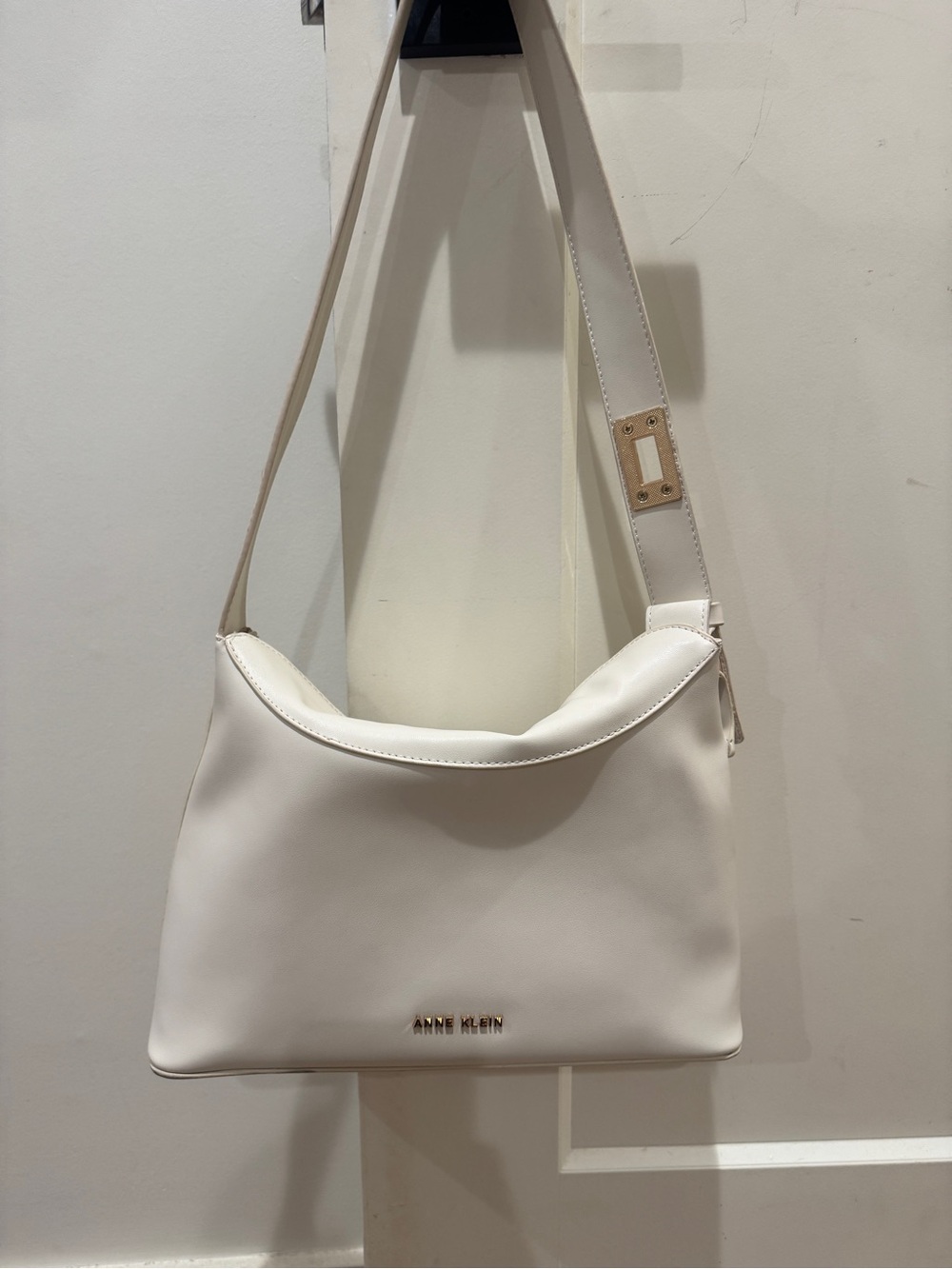 NWOT Anne Klein White Slouchy Hobo Shoulder Bag,Magnetic Close-Rose Gold Accents